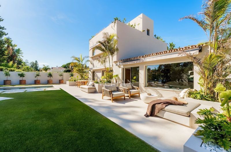 Chalet Independiente en venta Marbella, Málaga. Ref: 2126. Velian Group