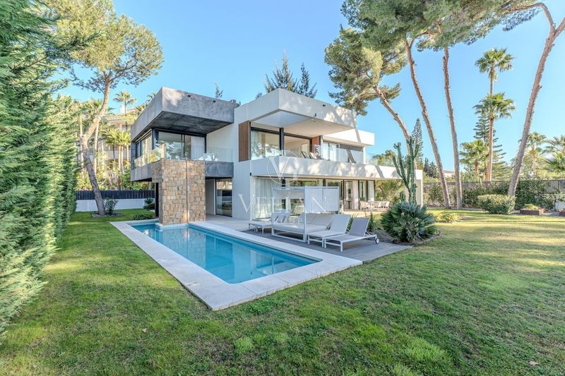 Chalet Independiente en venta Marbella, Málaga. Ref: 2128. Velian Group