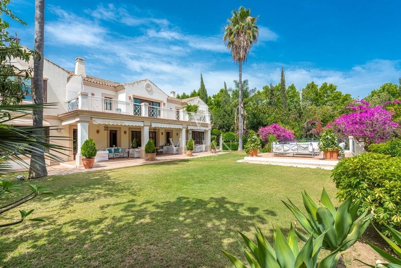 Chalet Independiente en venta Marbella, Málaga. Ref: 2136. Velian Group