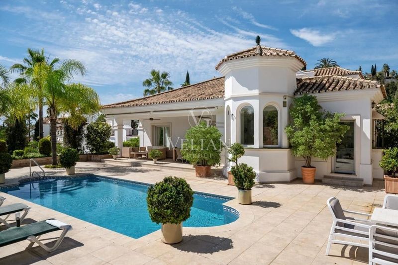 Chalet Independiente en venta Benahavis, Málaga. Ref: 2139. Velian Group