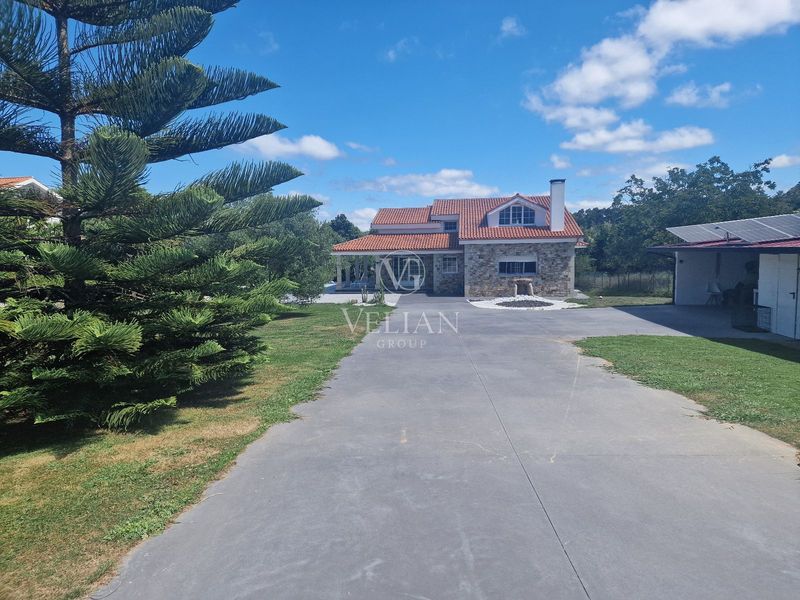 Chalet Independiente en venta Bergondo, A Coruña. Ref: 2182. Velian Group