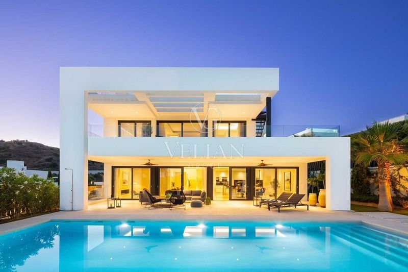 Chalet Independiente en venta Marbella, Málaga. Ref: 2251. Velian Group