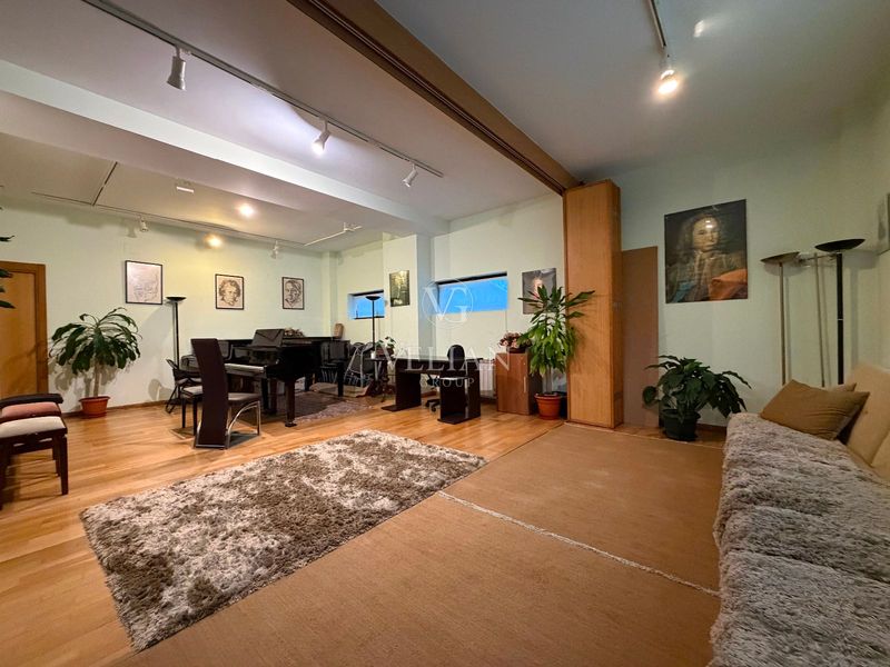 Local Comercial en venta Santiago De Compostela, A Coruña. Ref: 2472. Velian Group