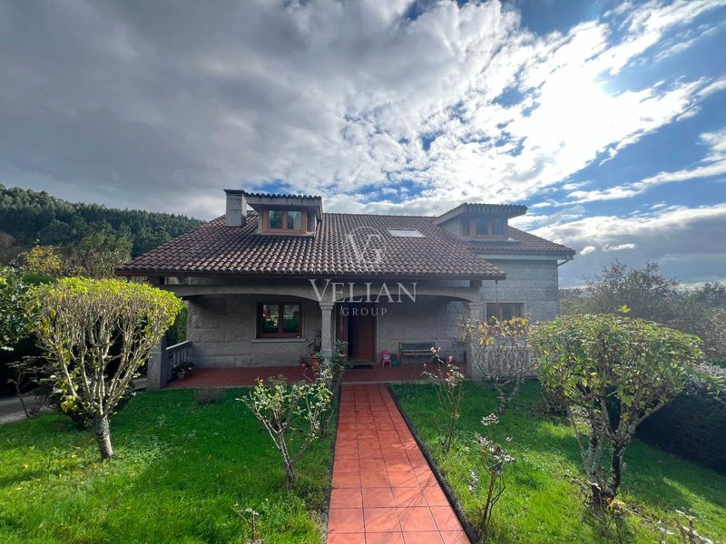 Chalet Independiente en venta Santiago De Compostela, A Coruña. Ref: 2515. Velian Group