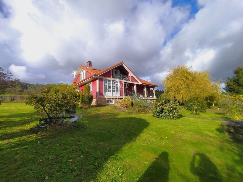 Chalet Independiente en venta Brion, A Coruña. Ref: 2542. Velian Group