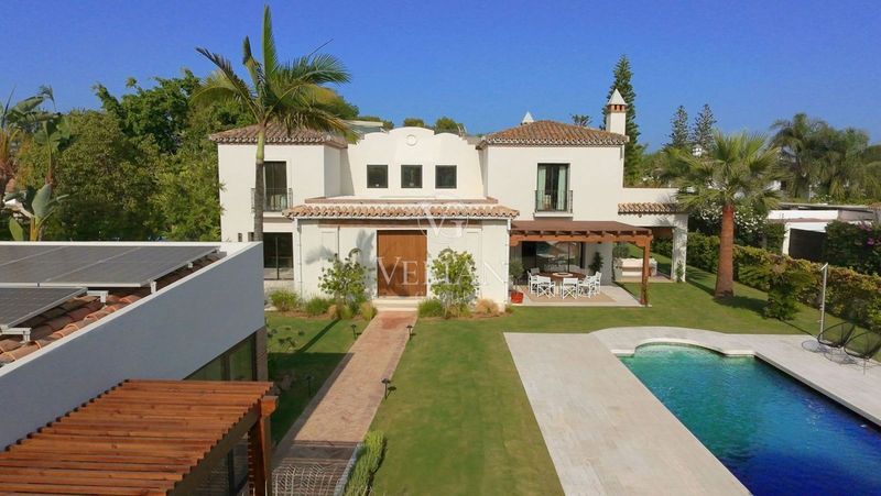 Chalet Independiente en venta Estepona, Málaga. Ref: 2811. Velian Group