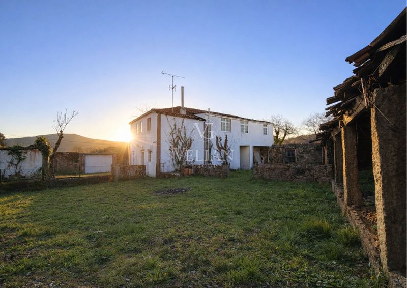 Chalet Independiente en venta Silleda, Pontevedra. Ref: 2822. Velian Group