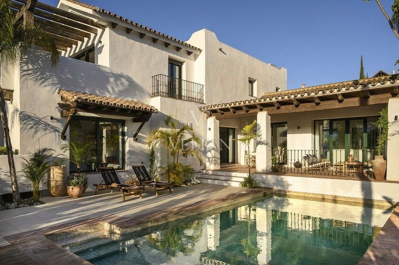 Chalet Independiente en venta Estepona, Málaga. Ref: 2842. Velian Group