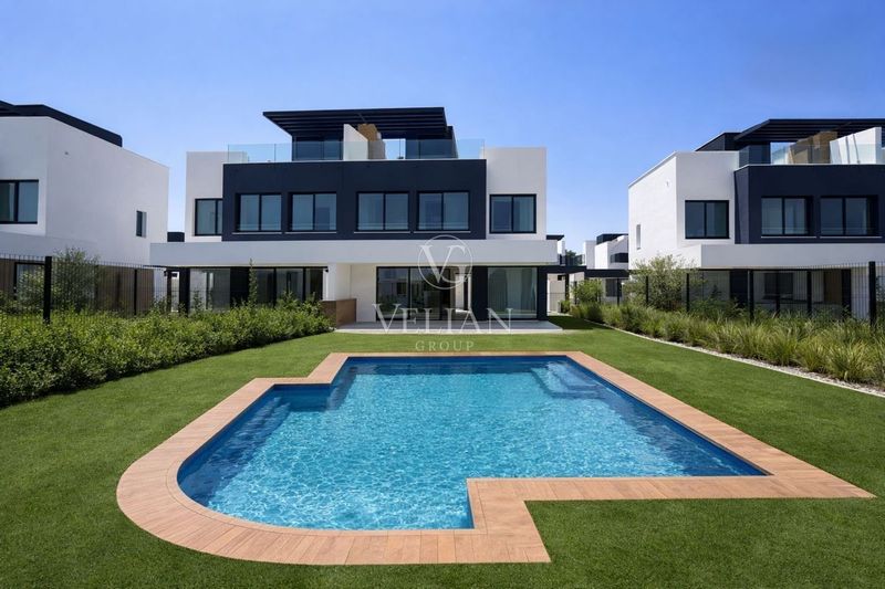 Chalet Independiente en venta Estepona, Málaga. Ref: 2913. Velian Group