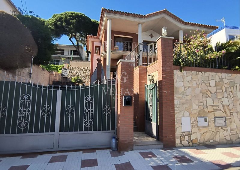 Chalet Independiente en venta Castell-Platja d