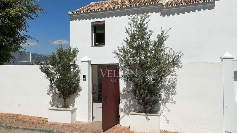 Chalet Independiente en venta Marbella, Málaga. Ref: 2960. Velian Group