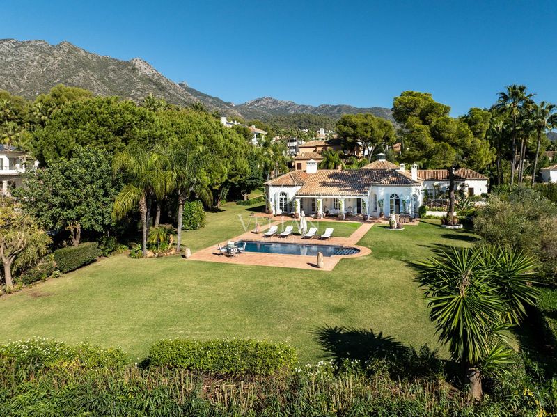 Chalet Independiente en venta Marbella, Málaga. Ref: 2993. Velian Group