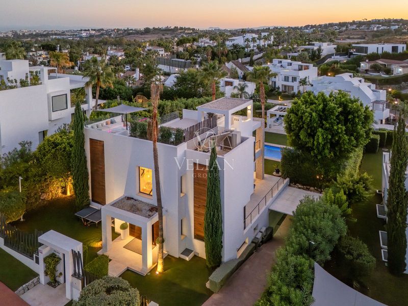 Chalet Independiente en venta Marbella, Málaga. Ref: 3026. Velian Group