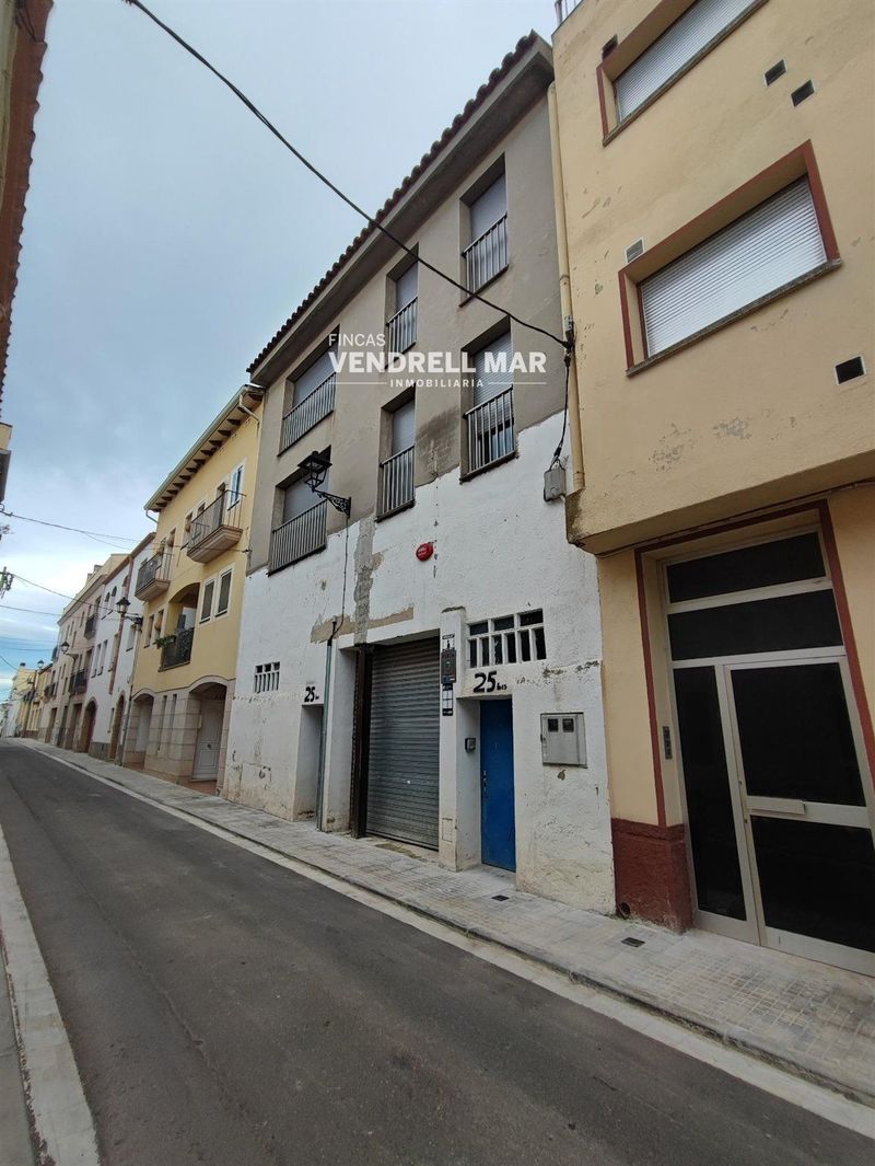 Edificio Singular en venta La Bisbal del Penedes, Tarragona. Ref: 2057. Fincas Vendrell Mar