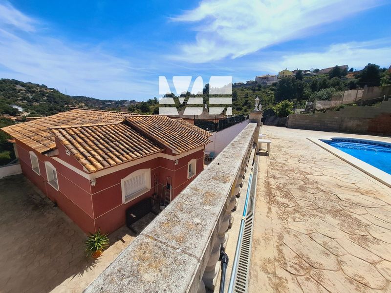Chalet Independiente en venta Castellet I La Gornal, Barcelona. Ref: 1517. Verónica Lopera