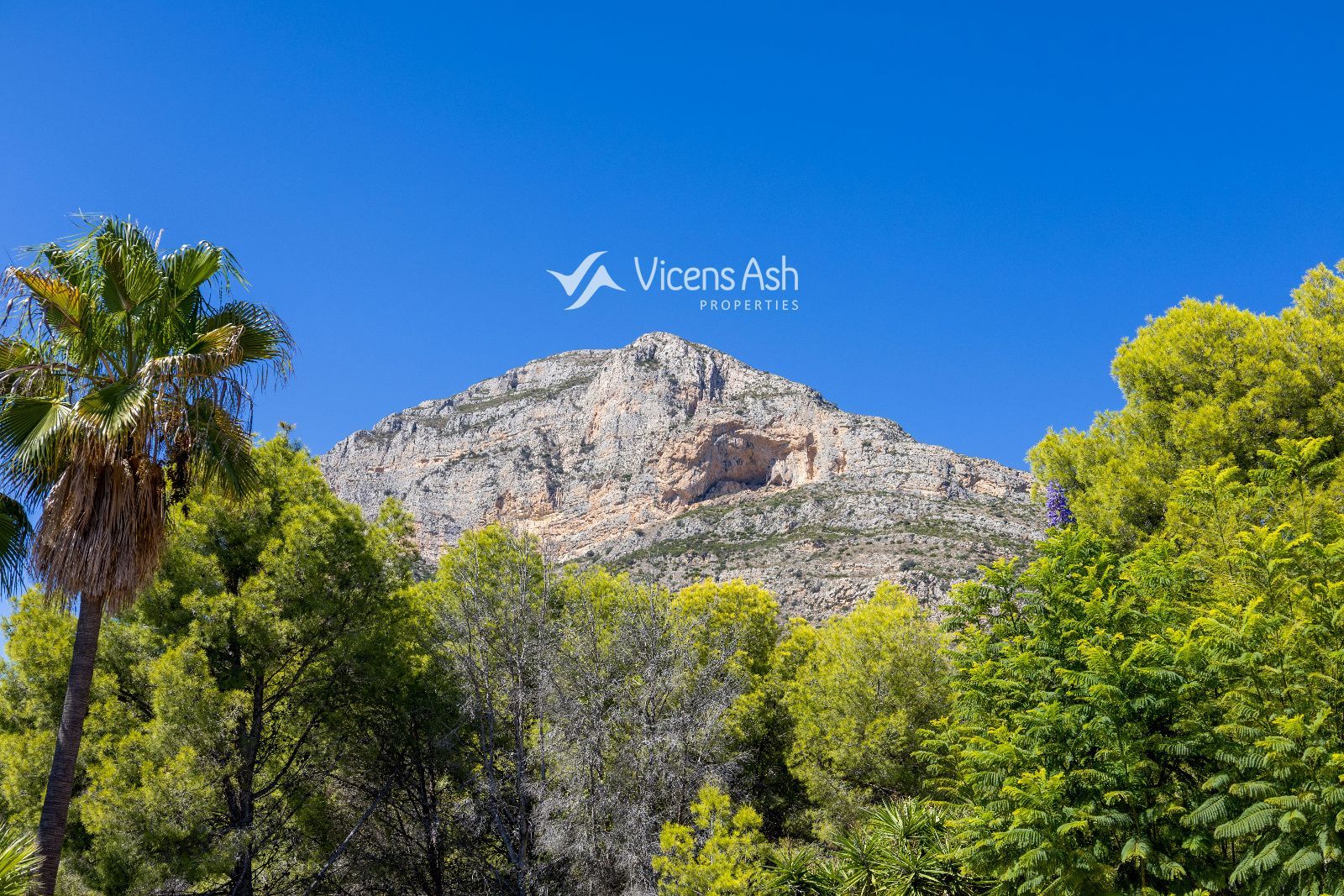 Montgo - Casa estilo finca en venta en el Montgo con vista impresionante