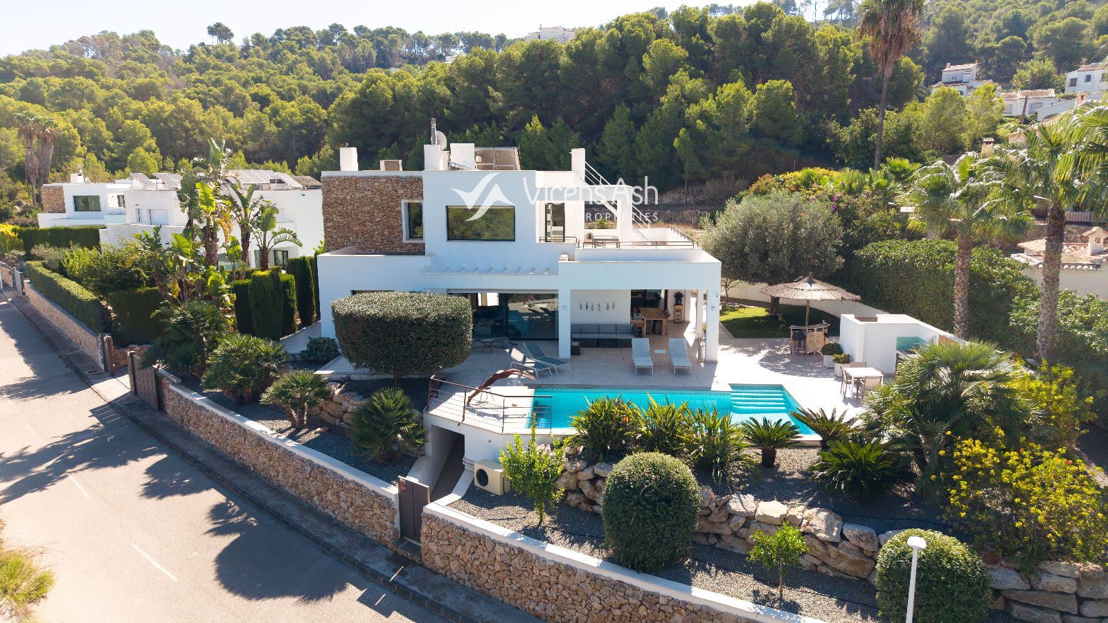 Casa atemporal en venta en Jávea: cerca de la playa del Arenal - Foto 1