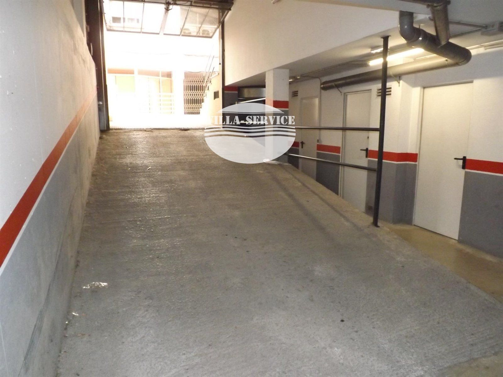 image Buena plaza de garaje ubicada en el mismísimo centro de Calafell Pueblo. 1