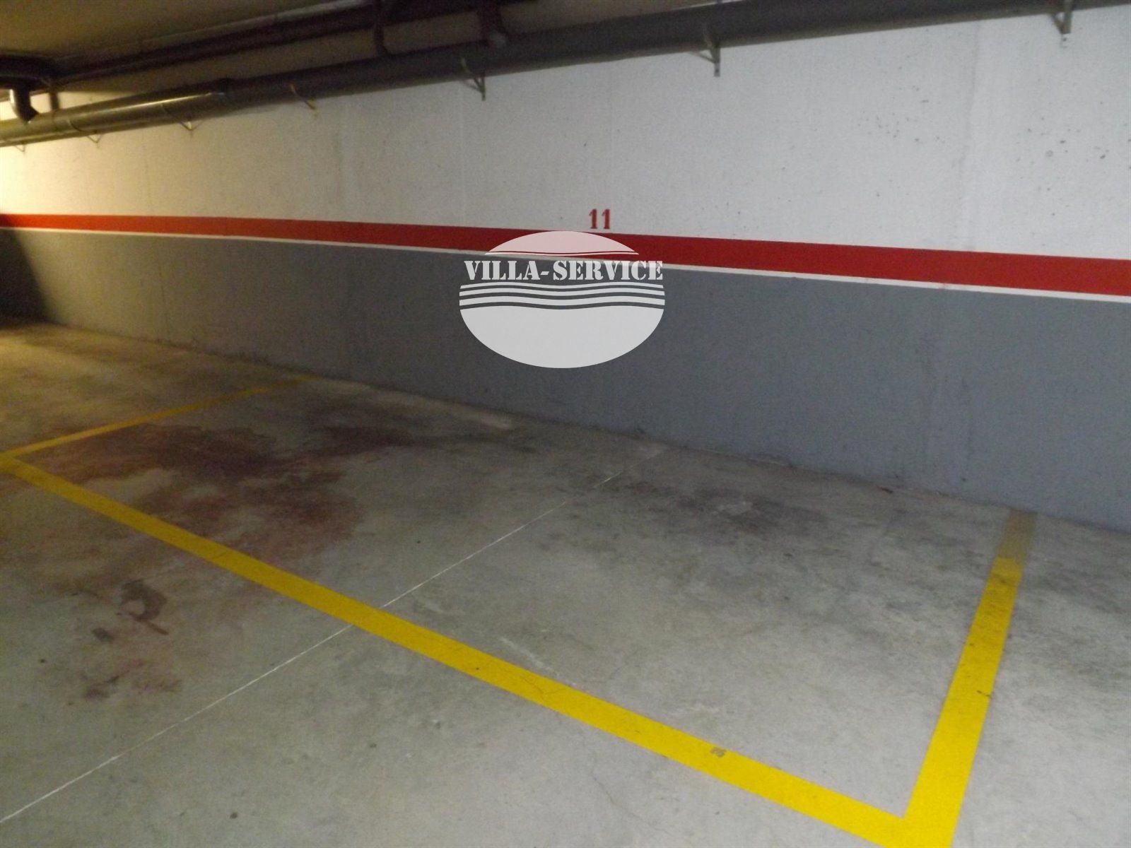 image Buena plaza de garaje ubicada en el mismísimo centro de Calafell Pueblo. 2