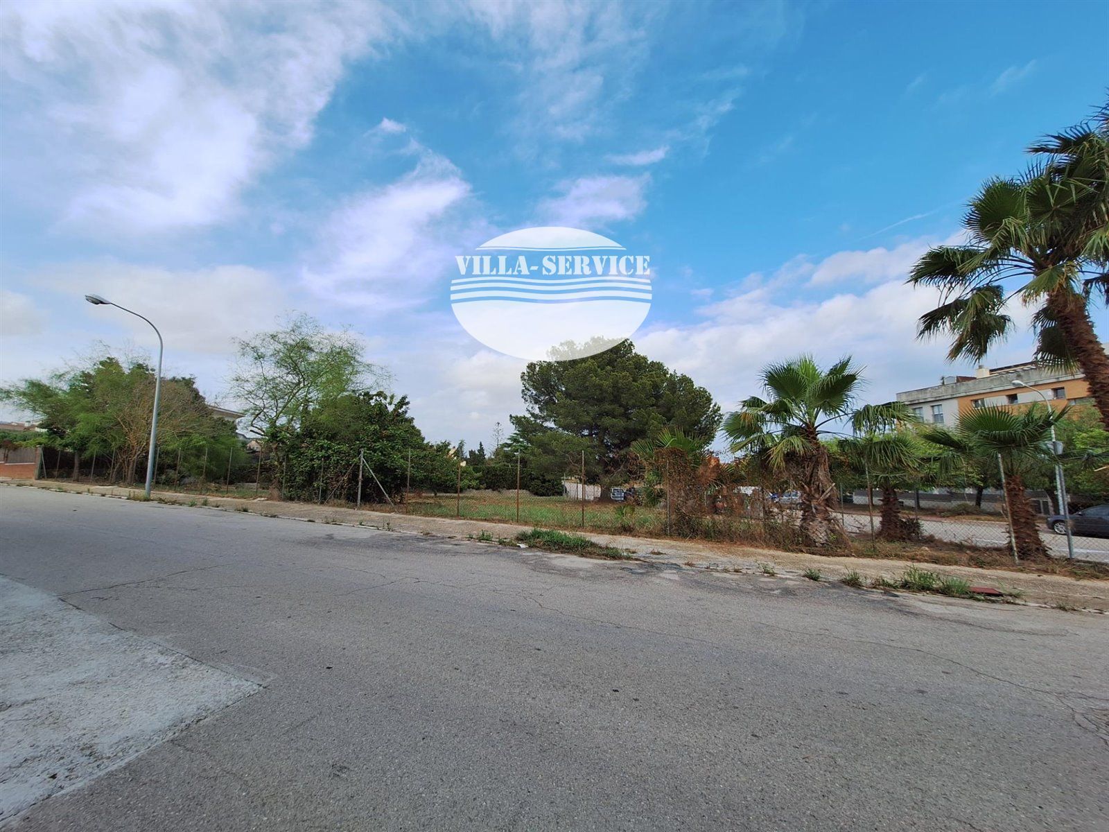 image GRAN TERRENO RESIDENCIAL ESQUINERO EN EL ROMANÍ - EL VENDRELL 2