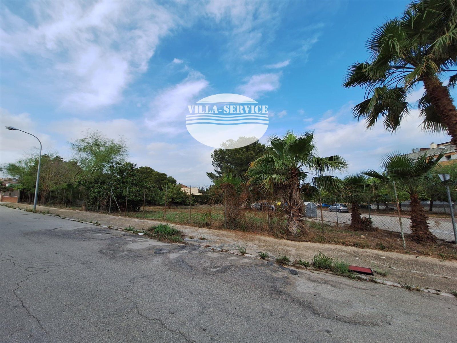 image GRAN TERRENO RESIDENCIAL ESQUINERO EN EL ROMANÍ - EL VENDRELL 3