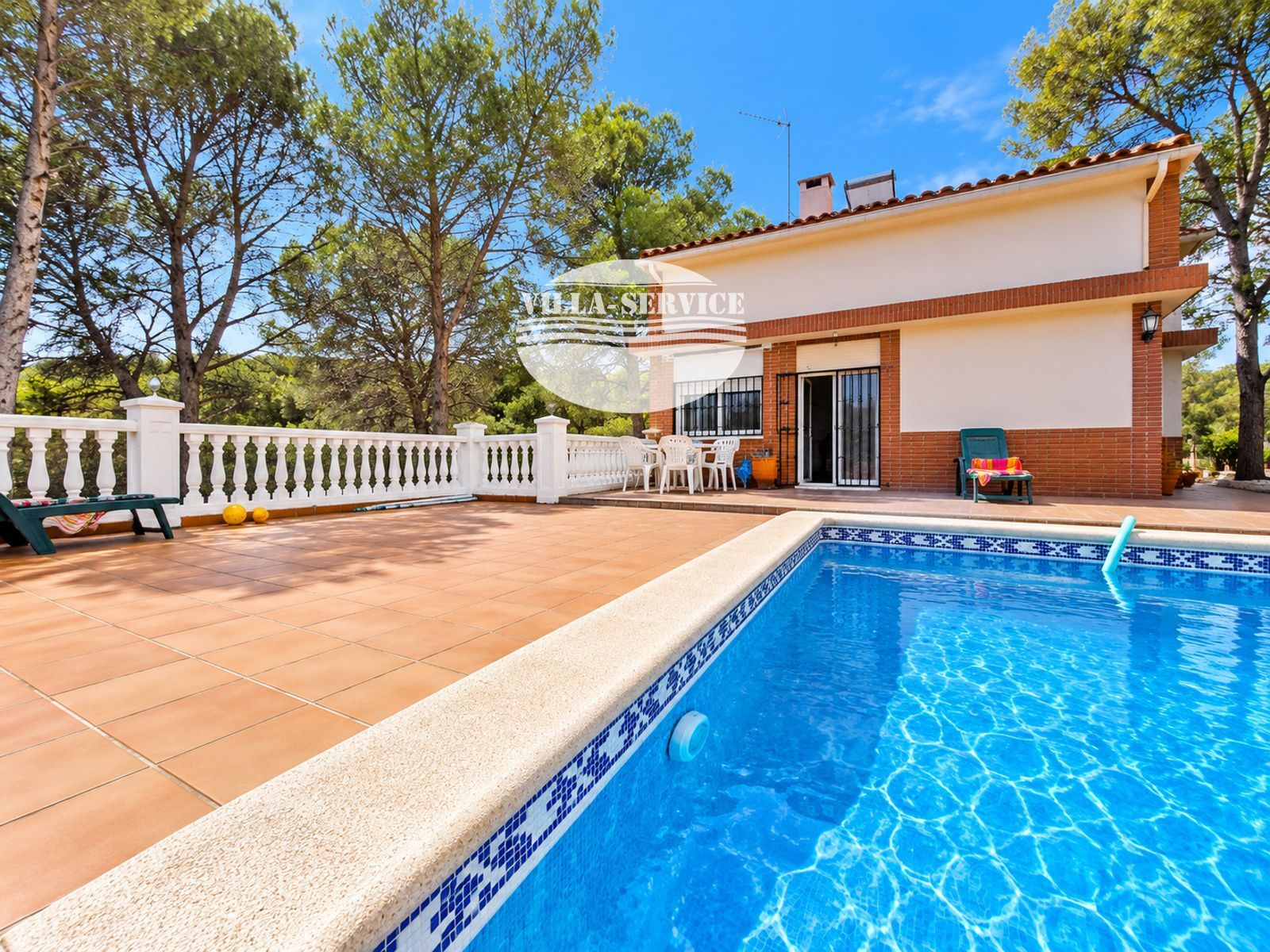 CHALET INDEPENDIENTE CON PISCINA Y GRAN PARCELA EN VALLDEMAR - CALAFELL ☀️