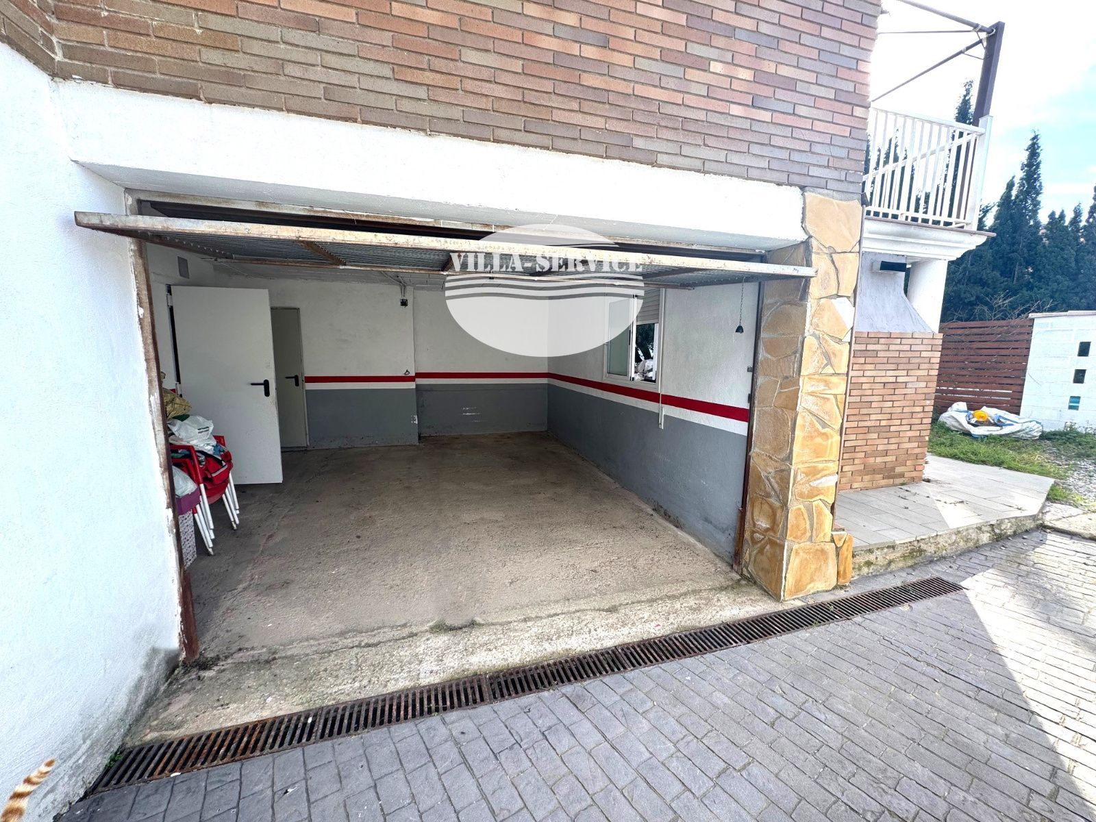 image Chalet independiente con piscina y garaje 3