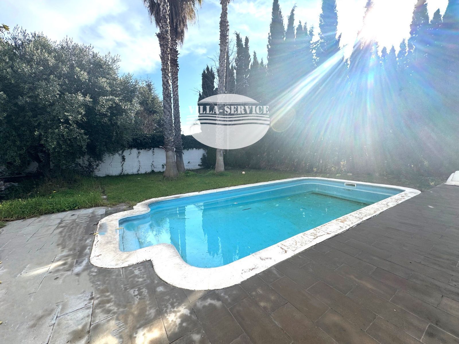 image Chalet independiente con piscina y garaje 1