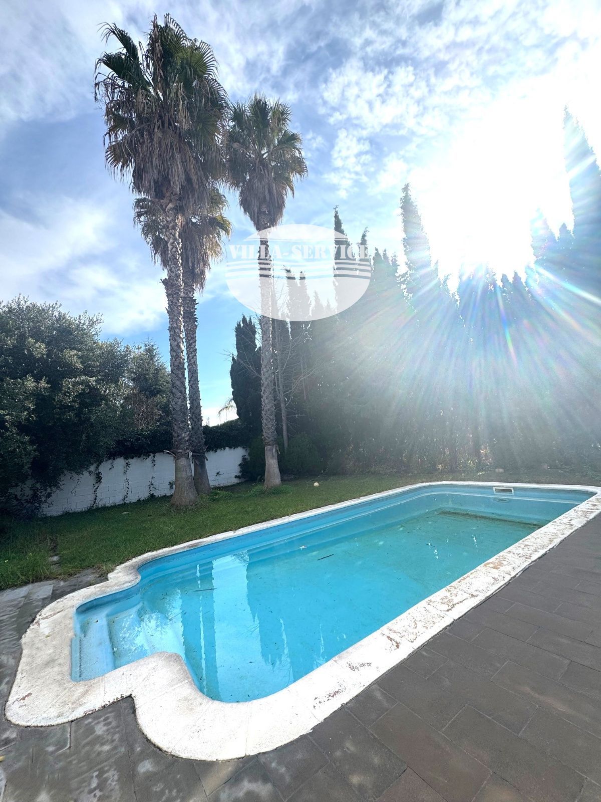 image Chalet independiente con piscina y garaje 2