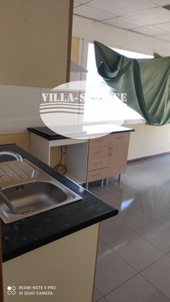 image Encantador Local Comercial a Pie de Calle con Terraza 8