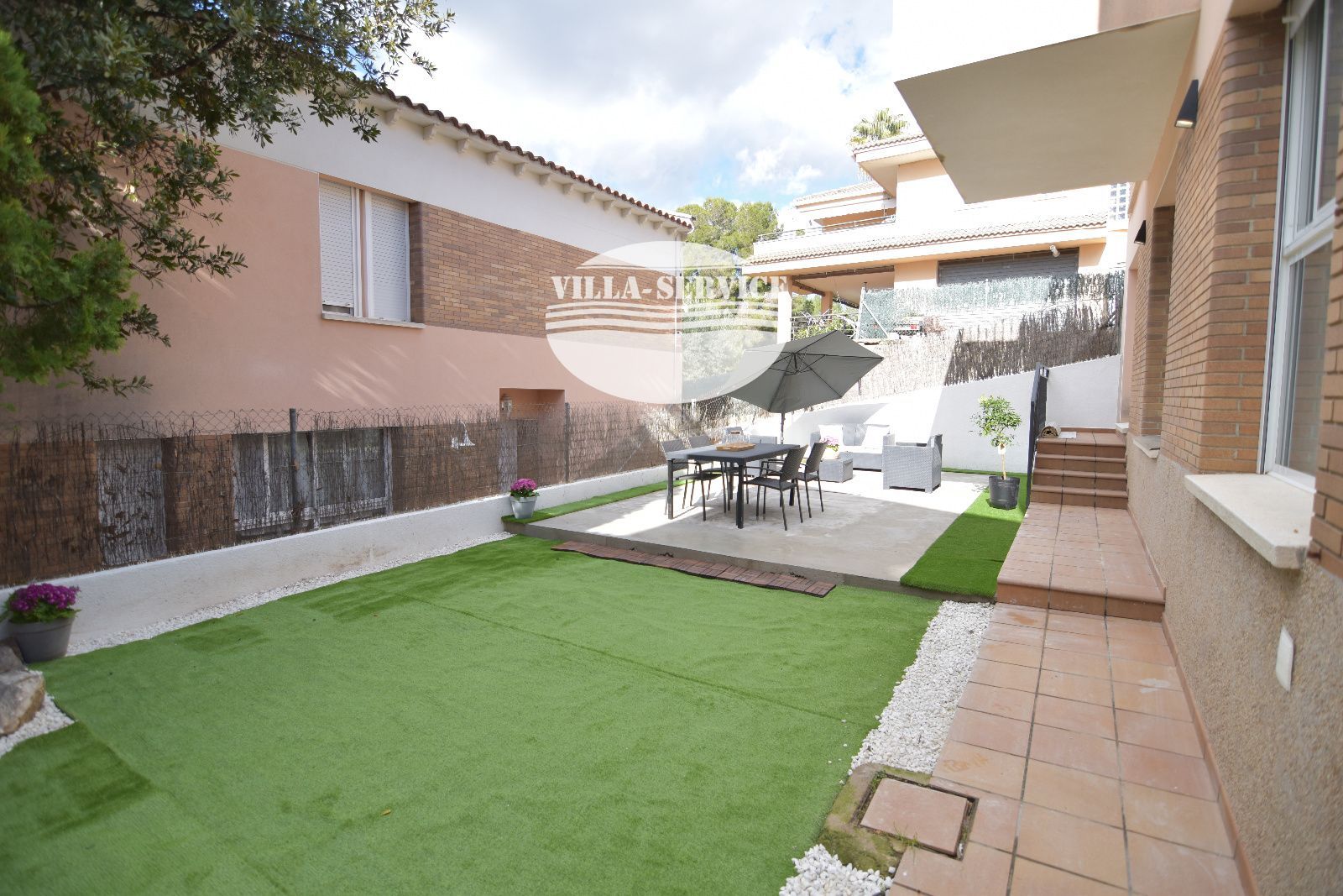 image Casa totalmente reformada en venta 2