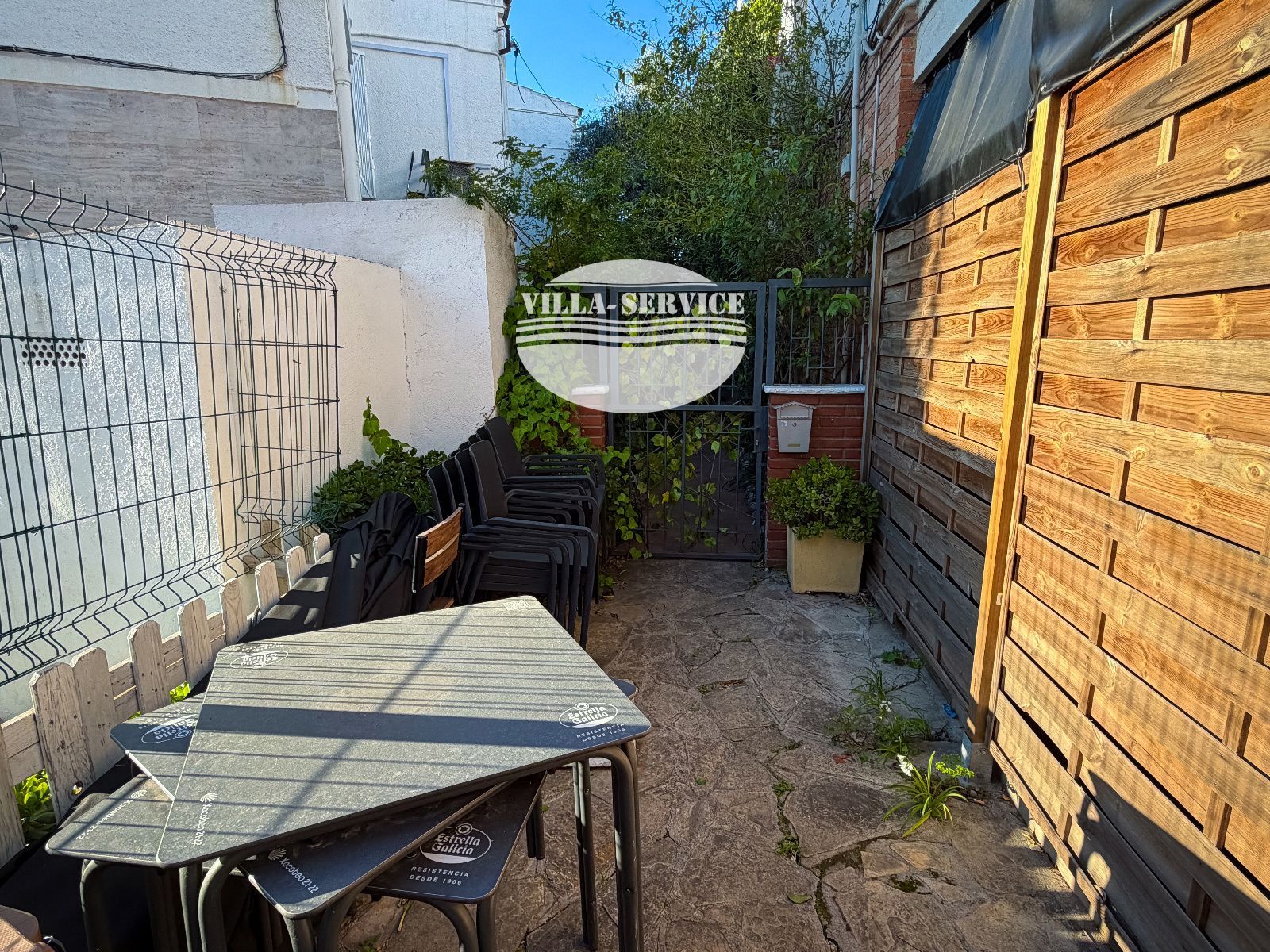 image Vivienda en adosado esquinero exclusivo con jardín de 120m² y chimenea junto al mar 🌊⚓ 10