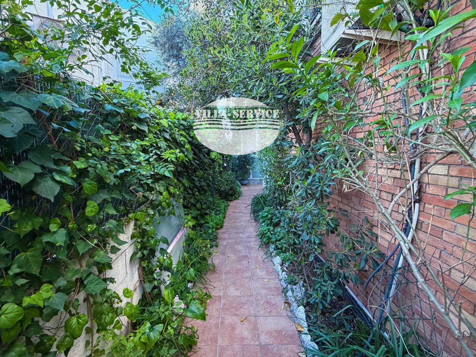 image Vivienda en adosado esquinero exclusivo con jardín de 120m² y chimenea junto al mar 🌊⚓ 9