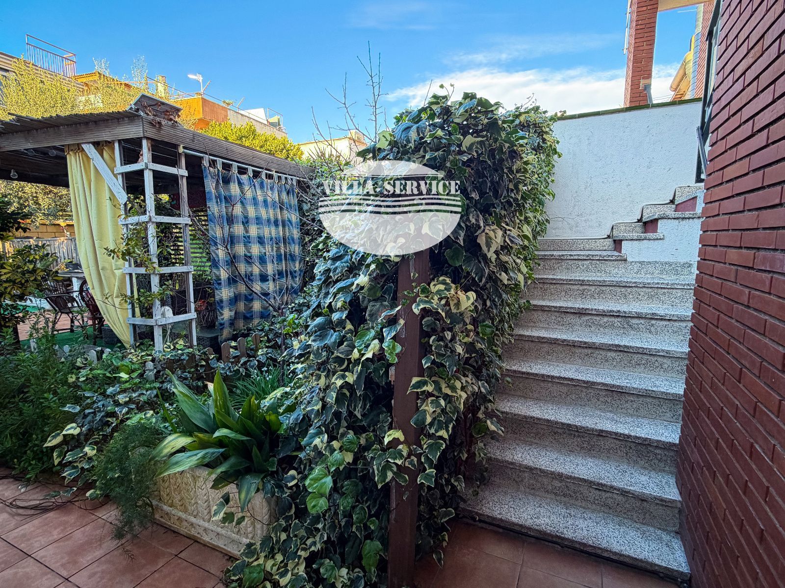 image Vivienda en adosado esquinero exclusivo con jardín de 120m² y chimenea junto al mar 🌊⚓ 8