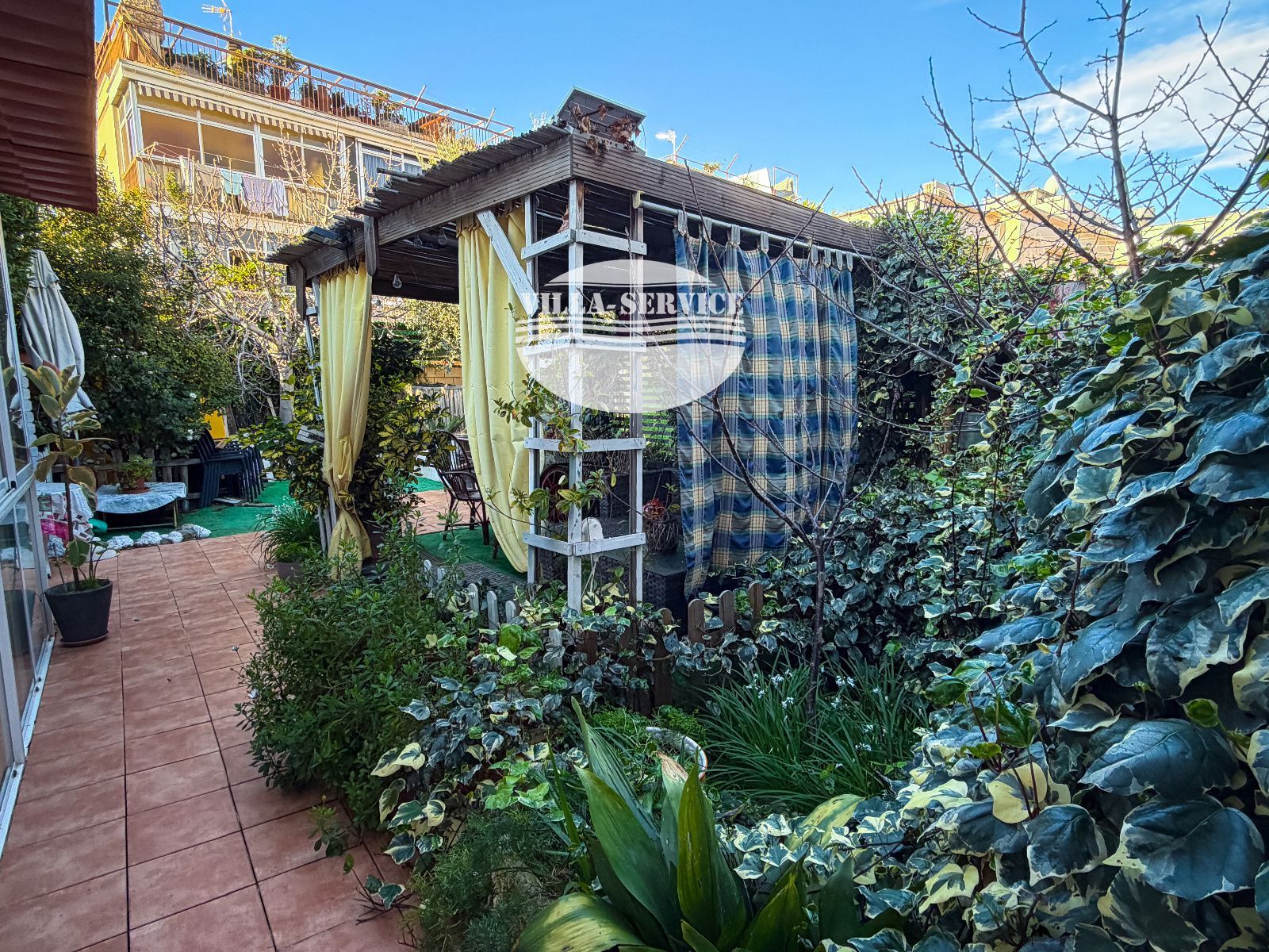 image Vivienda en adosado esquinero exclusivo con jardín de 120m² y chimenea junto al mar 🌊⚓ 5