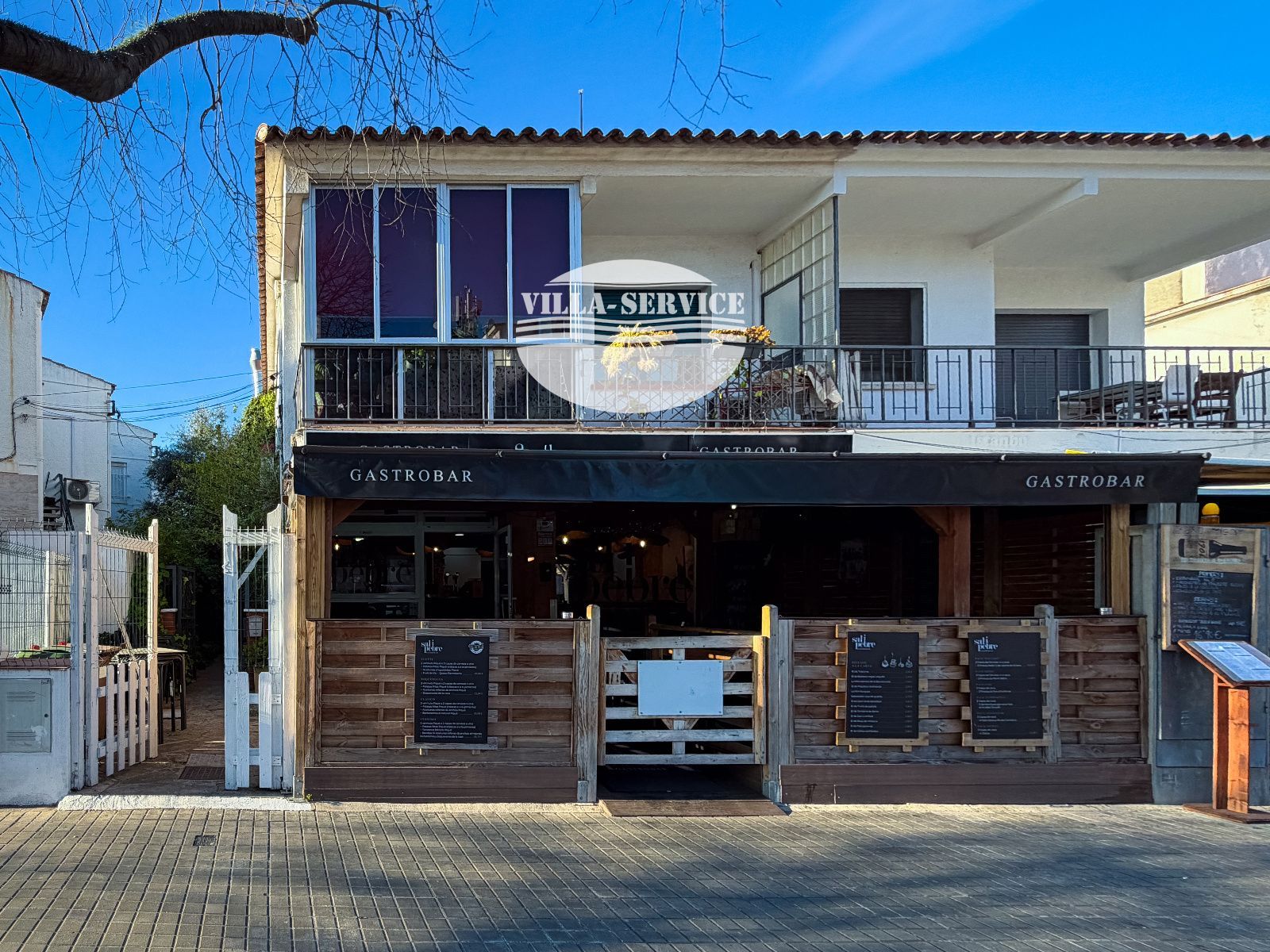 image Vivienda en adosado esquinero exclusivo con jardín de 120m² y chimenea junto al mar 🌊⚓ 3