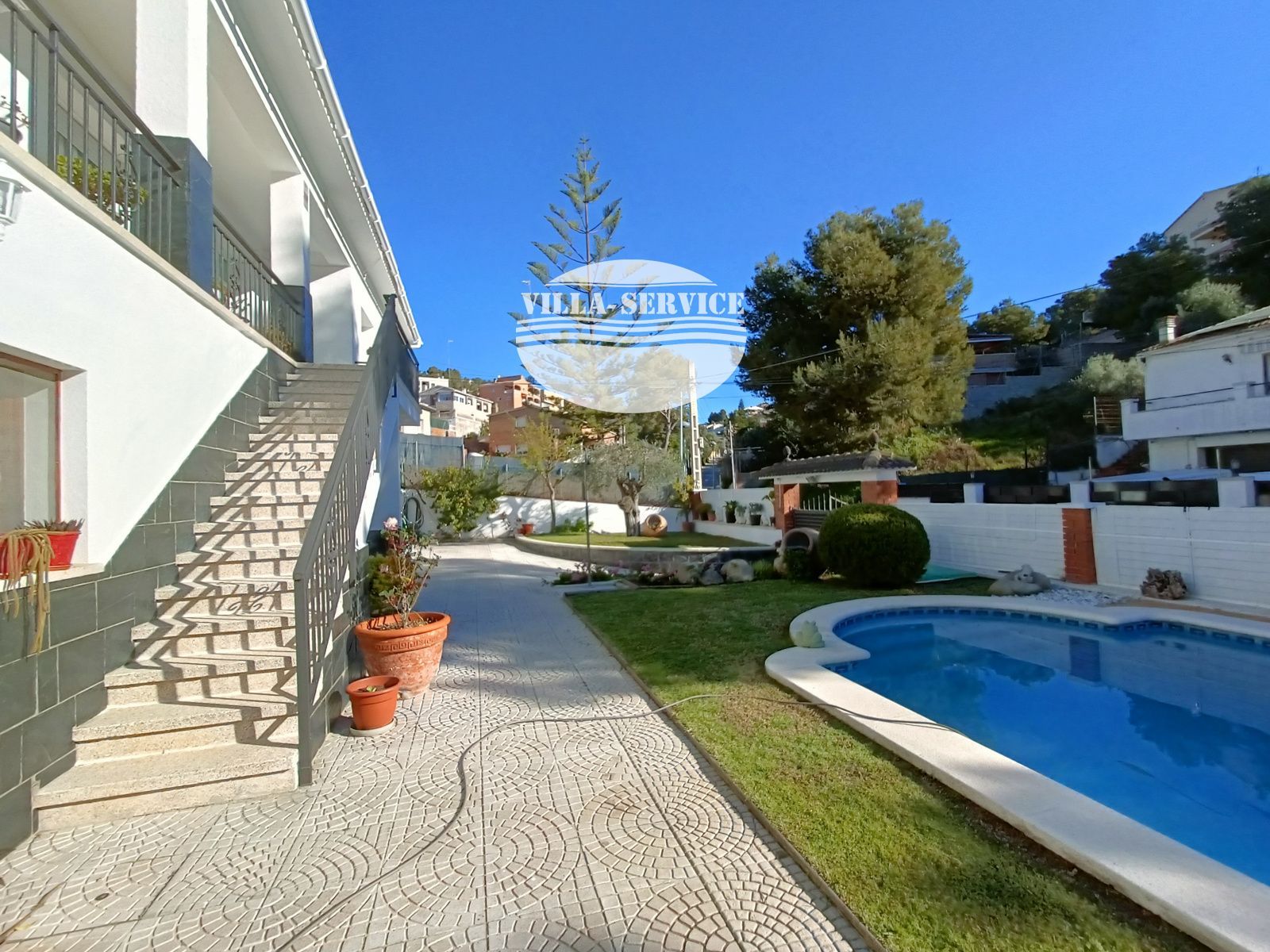 image Amplia casa individual 1