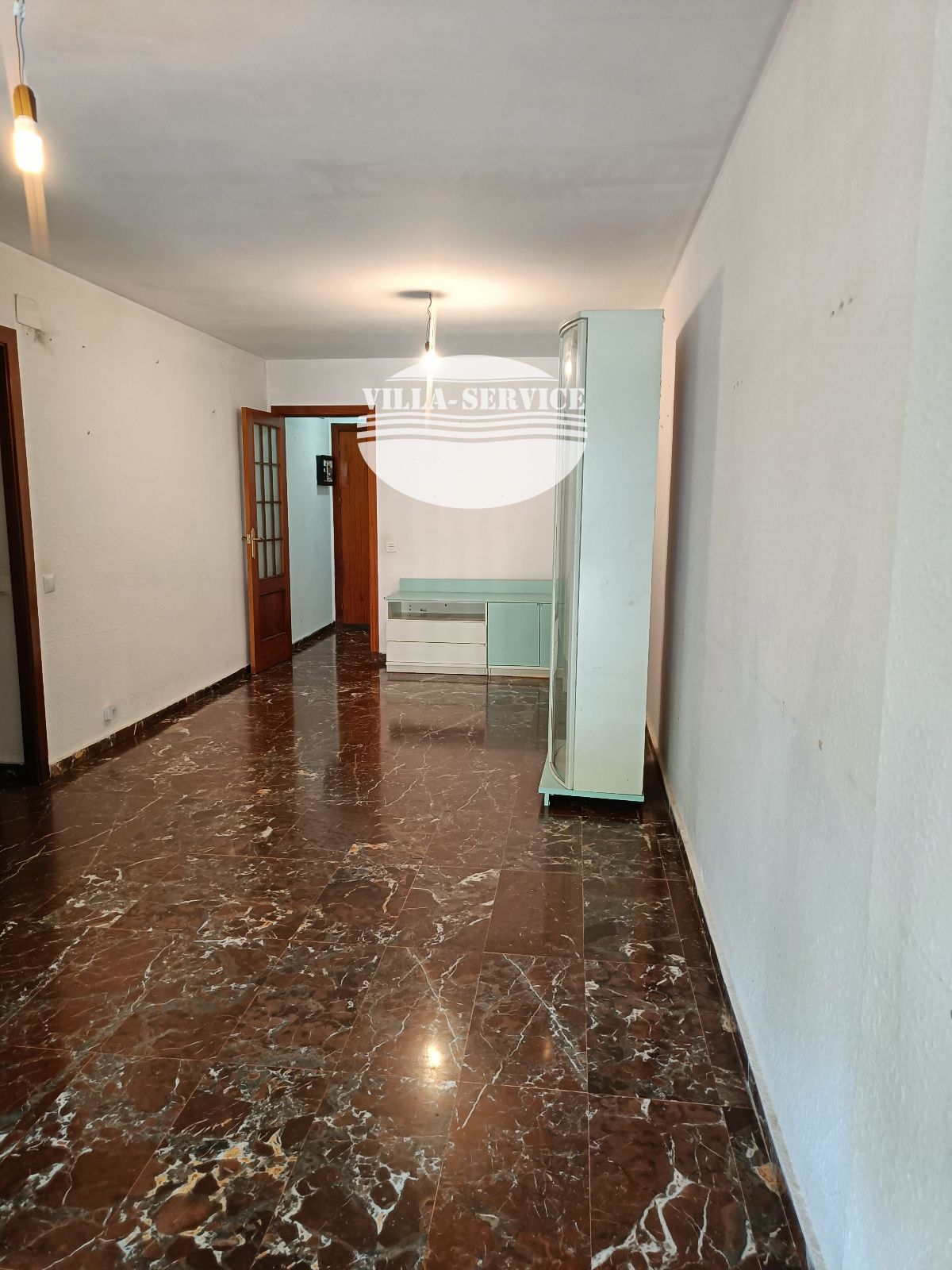 image Amplia planta baja cerca de todos los servicios 9