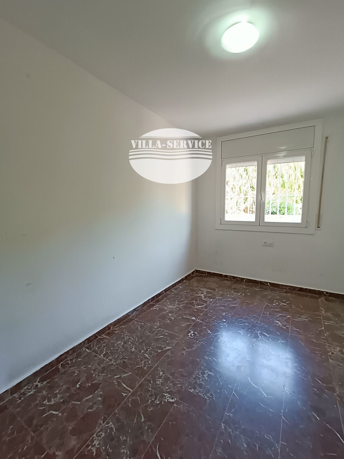 image Amplia planta baja cerca de todos los servicios 25
