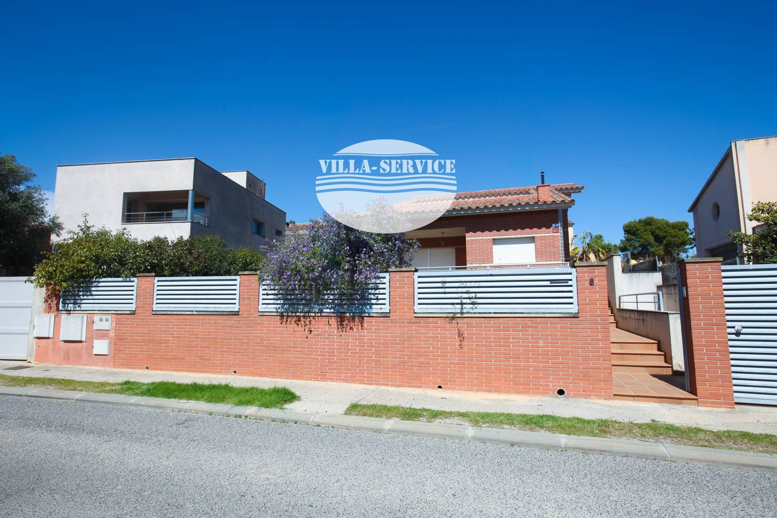 Chalet independiente con gran terraza en Calafell 🏡