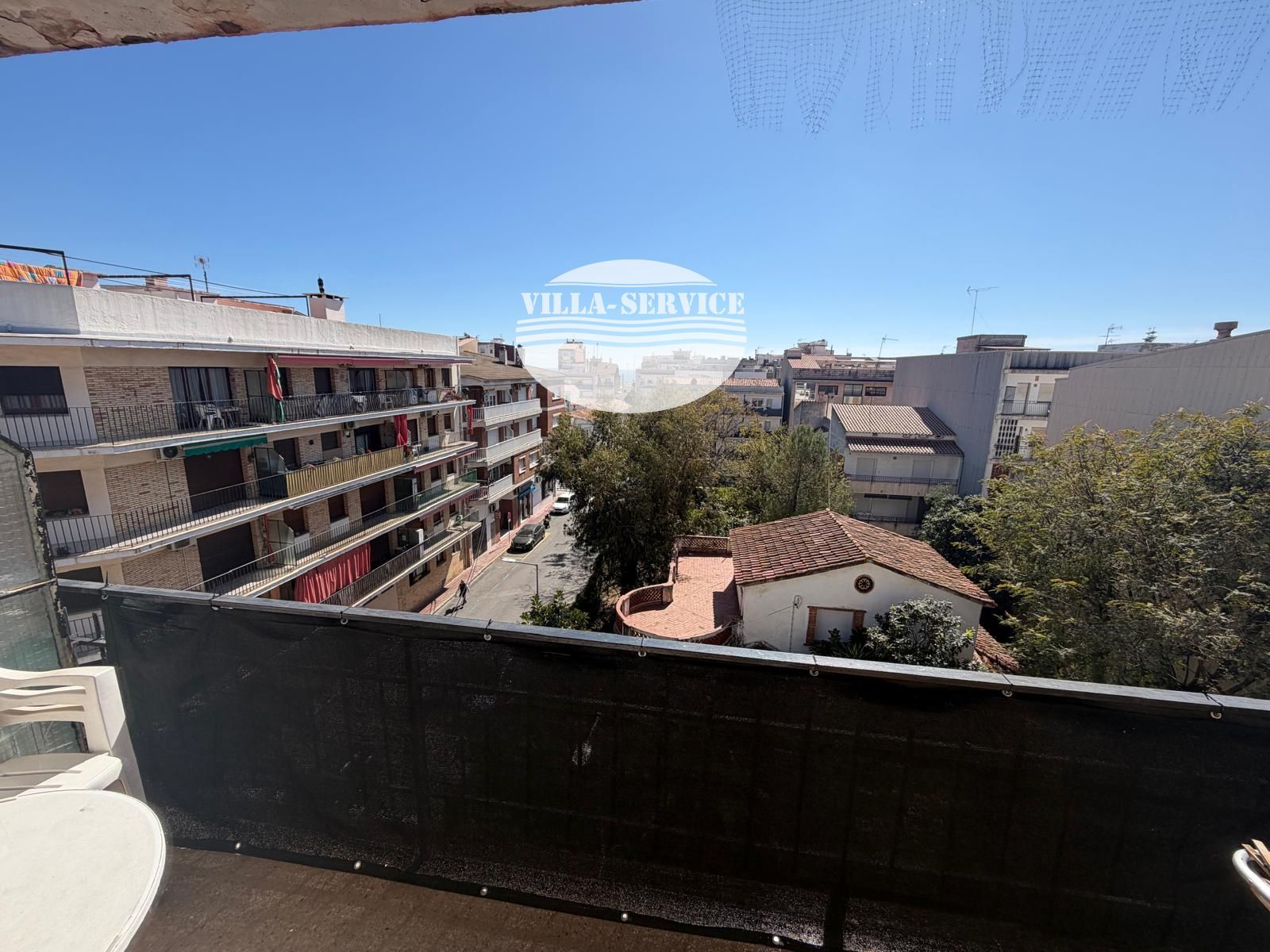 ✨ Piso con terraza, vistas despejadas y gran potencial a 2 minutos del mar – Calafell Playa ✨