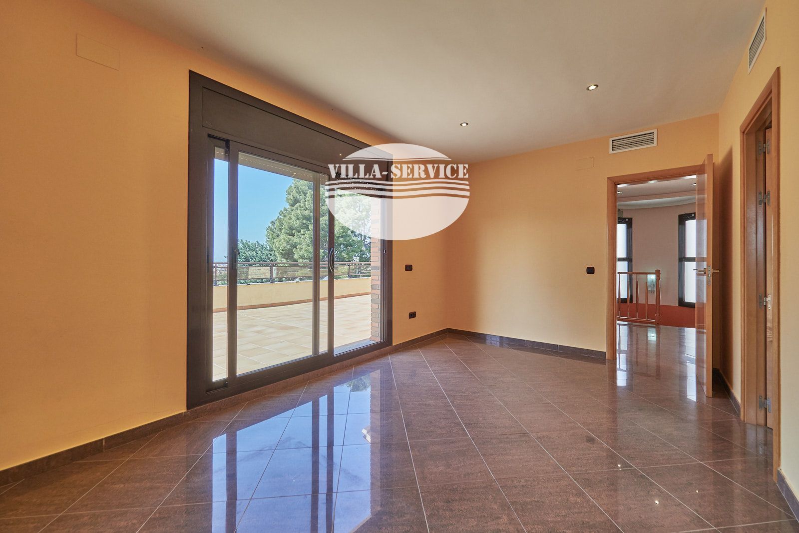 image CHALET INDEPENDIENTE ALTO STANDING EN SEGUR DE CALAFELL CENTRO 2