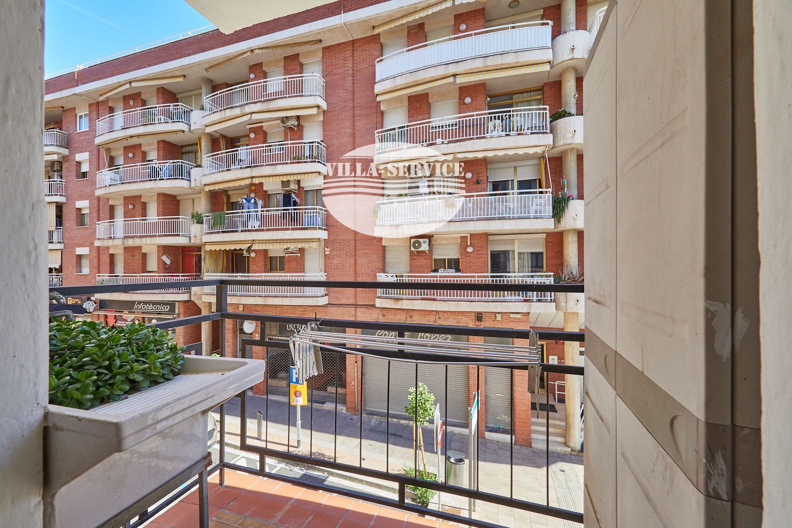 image PISO EN EL CENTRO DE TORREDEMBARRA 17