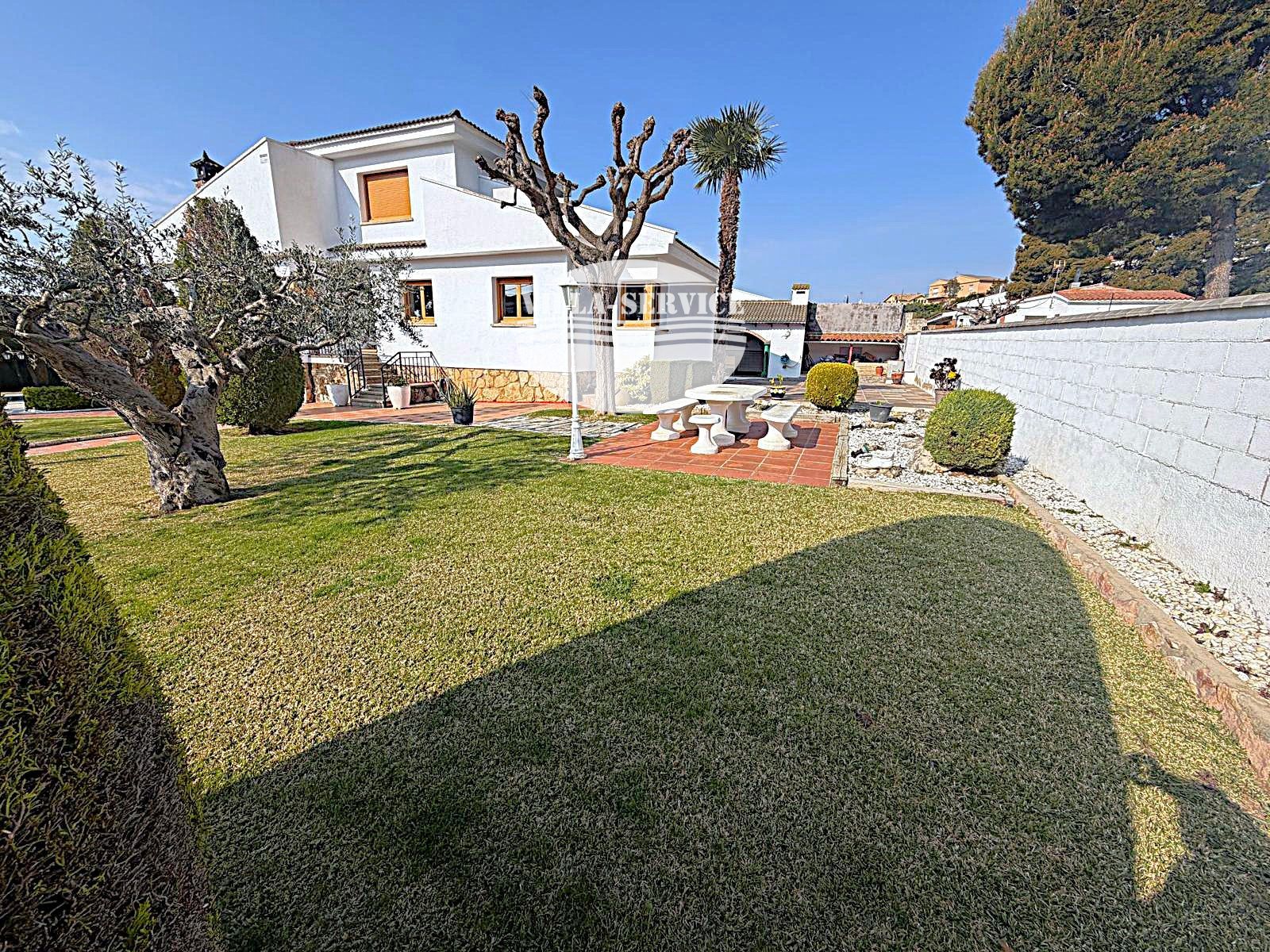 Bonita y cuidada casa en zona residencial tranquila en Sant Jaume dels Domenys