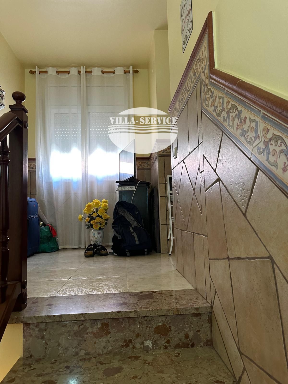 image Preciosa casa adosada esquinera cerca de todos los servicios 10