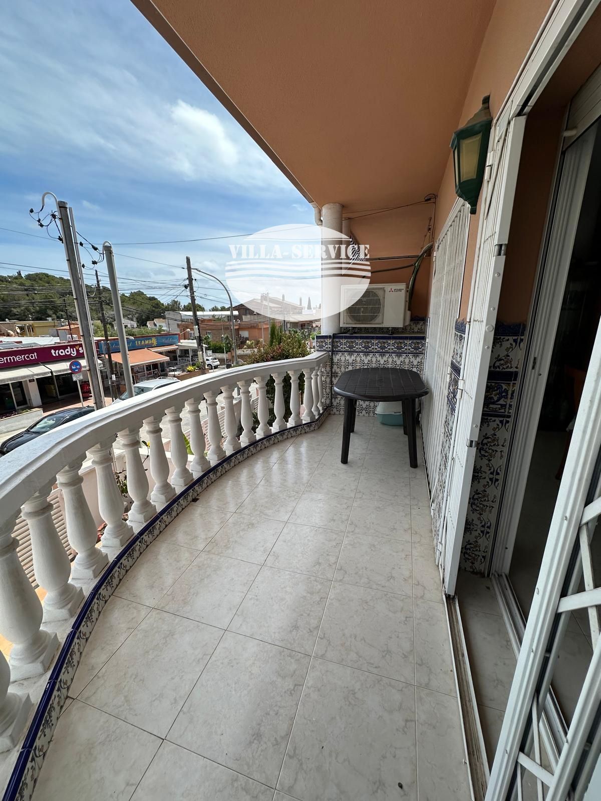 image Preciosa casa adosada esquinera cerca de todos los servicios 14