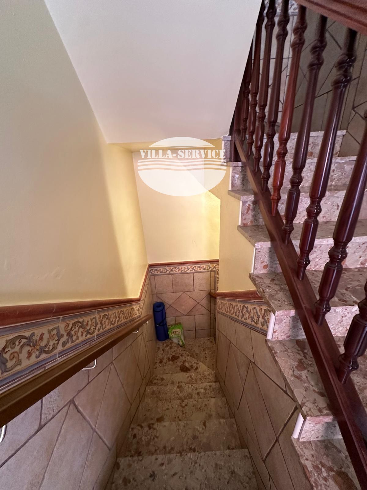 image Preciosa casa adosada esquinera cerca de todos los servicios 16