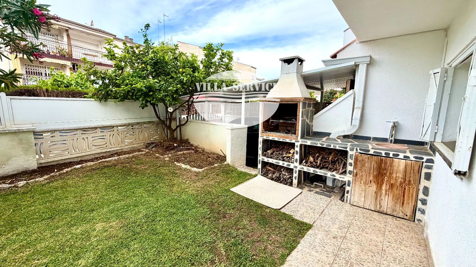image ADOSADA ESQUINERA CON JARDIN, A 250 M DE LA PLAYA EN CUNIT 6