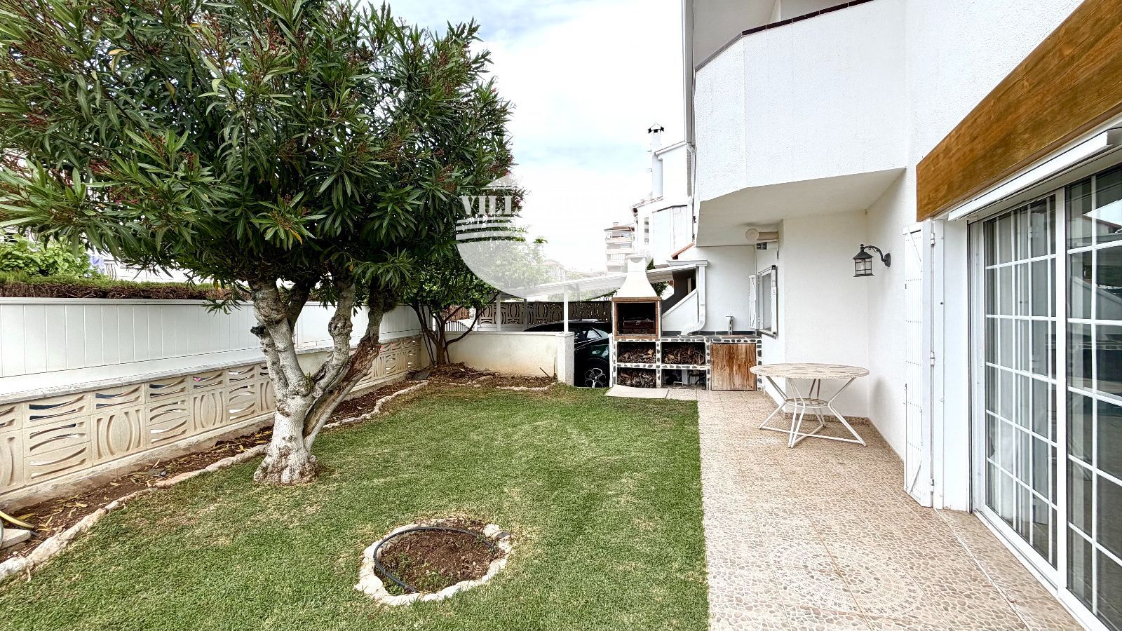 image ADOSADA ESQUINERA CON JARDIN, A 250 M DE LA PLAYA EN CUNIT 5