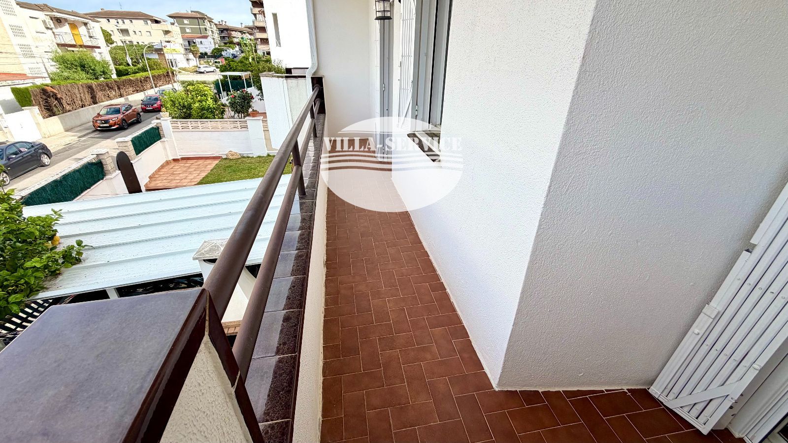 image ADOSADA ESQUINERA CON JARDIN, A 250 M DE LA PLAYA EN CUNIT 45